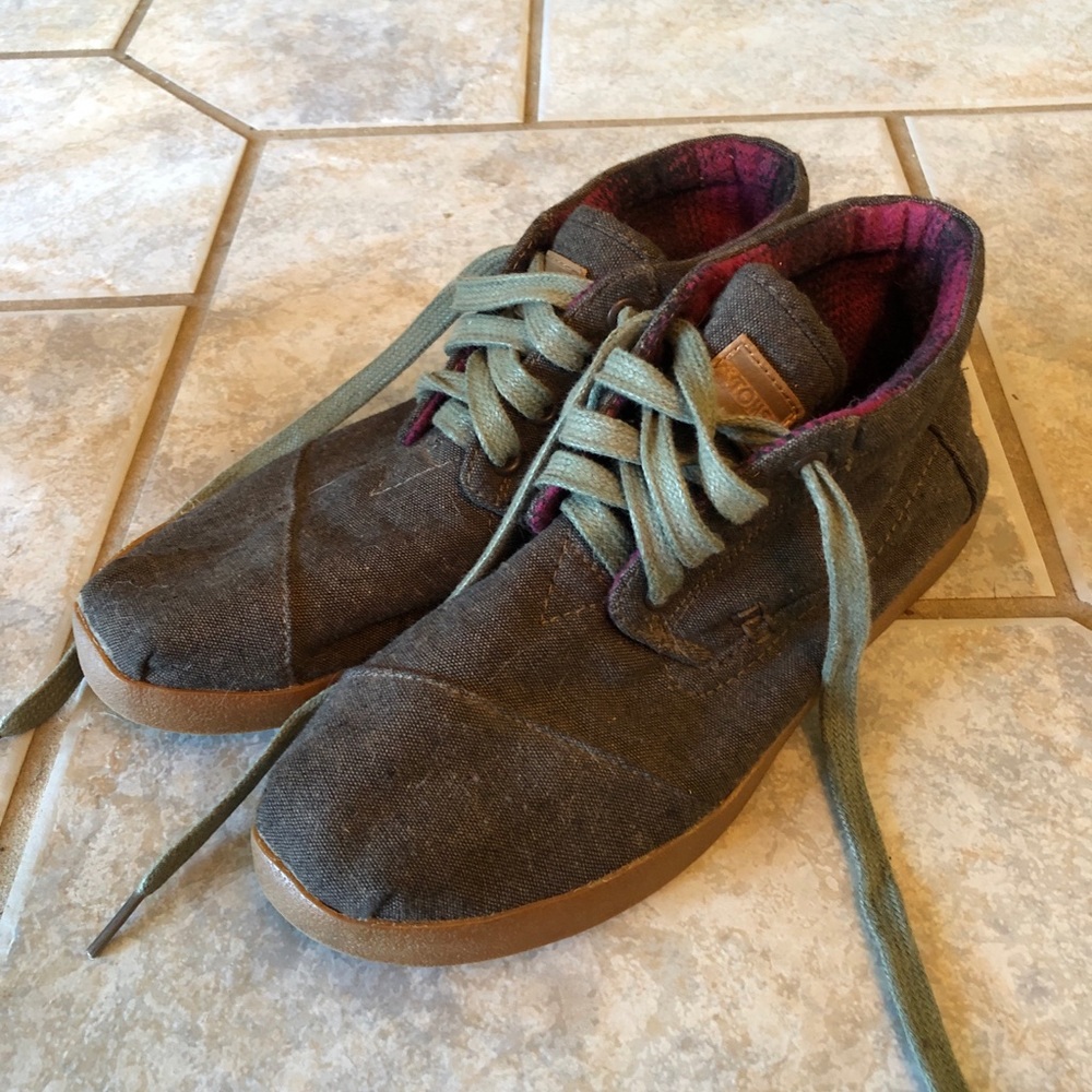 TOMS shoes